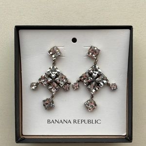 Discount offered when you bundle 3 or more earrings :).